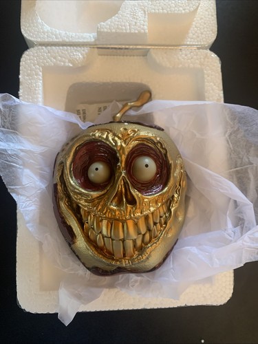 SDCC 2026 Exclusive Sideshow PEELED Gold Variant Apple Replica Limited to 500