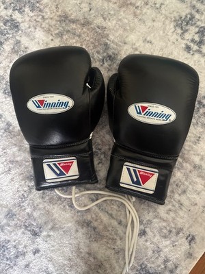 Winning Sparring Boxing Gloves 16 oz Lace-Up Black White Training Equipment