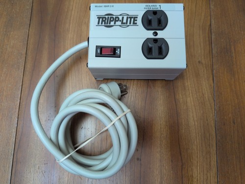 Tripp Lite Isobar Überspannungsschutz Metall 2 Steckdosen 6' Kabel 1410 Joule (ISOBAR2-6)