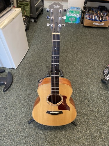 Taylor GS Mini Acoustic Guitar 2012 Solid Spruce Top w/ Padded Backpack Case