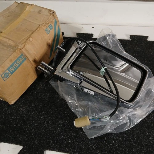 1990-1997 Nissan Pickup Pathfinder RH Remote Mirror Assembly NOS OEM 96301-92G00