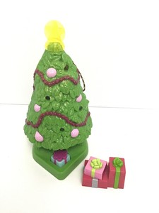 loving family christmas dollhouse