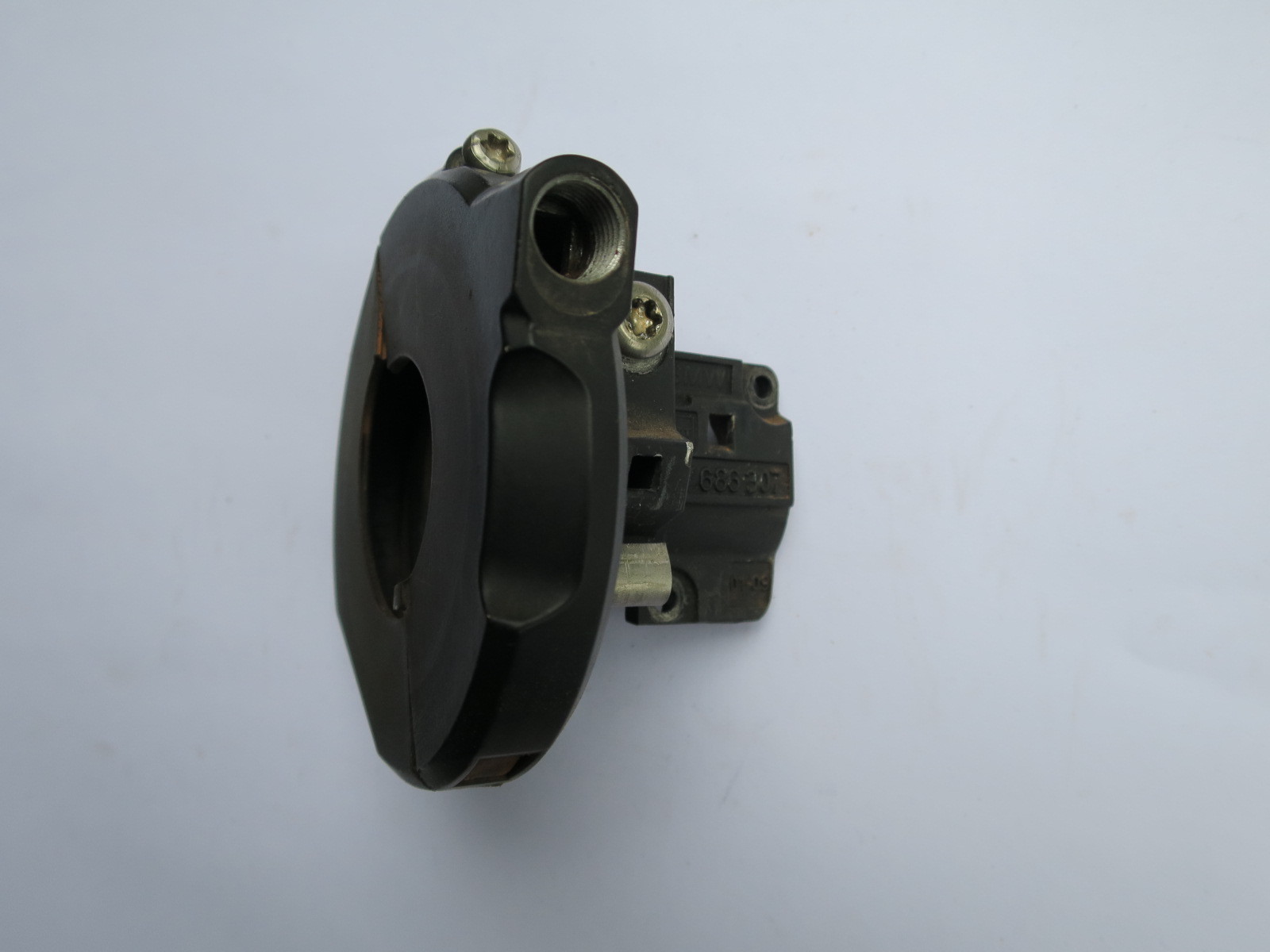 THROTTLE COVER BMW R1200GS/GSA PART NO 7695470 WRECKING 35 BMW  