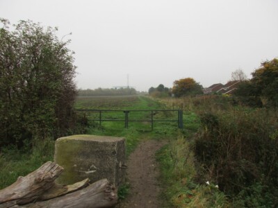 Foto 6x4 Fußweg Markierung der Stadtgrenze Dunswell\/TA0735 Die Häuser c2015