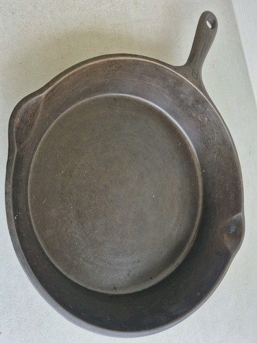 VINTAGE LONG LIFE SKILLET CAST IRON #9 11 1/2" DIAMETER - Picture 2 of 7