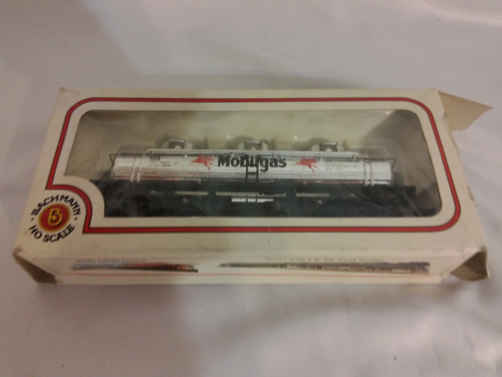 HO Scale Bachmann Chrome Finish 3 Dome Mobilgas Billboard Tank Car #1442