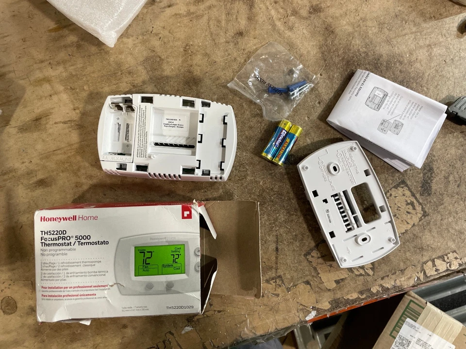 Honeywell TH5220D1029 Focuspro 5000 Non-Programmable Thermostat - used - Image 2 of 4