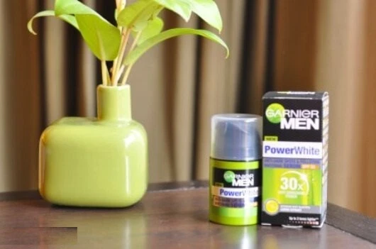 Sérum facial 2x40ml Garnier masculino turbo brilhante impecável poluição FPS50+ clareador - Imagem 3 de 4