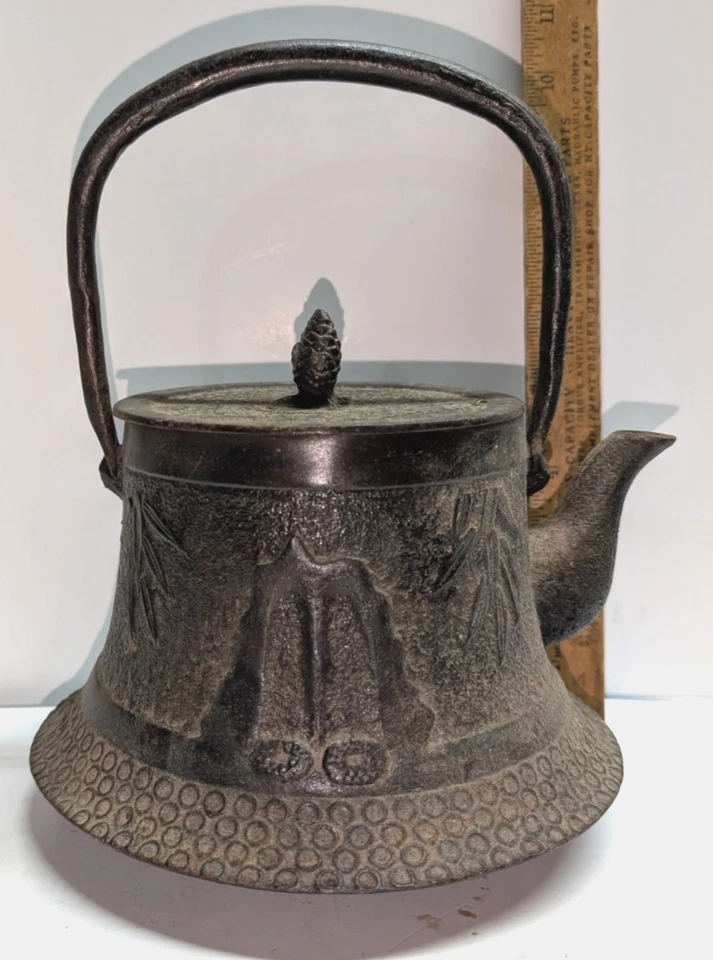 Tetera japonesa antigua de hierro fundido Foto 3 de 4