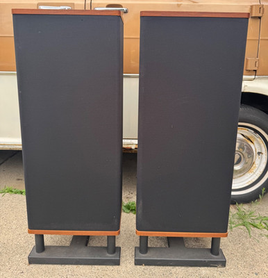Vandersteen Model 2 Floorstanding Audio Floor Speakers w/ Metal Stands TESTED