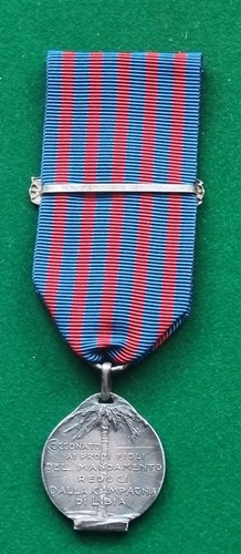 MEDAGLIA ARGENTO ASTI COCCONATO AI PROPRI FIGLI MANDAMENTO REDUCI CAMPAGNA LIBIA - Foto 3 di 23