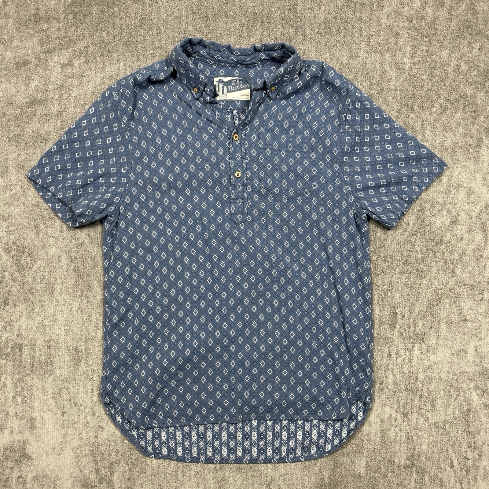 Chubbies Shirt Mens Medium Blue The Nutter Short Sleeve Hawaiian Chambray