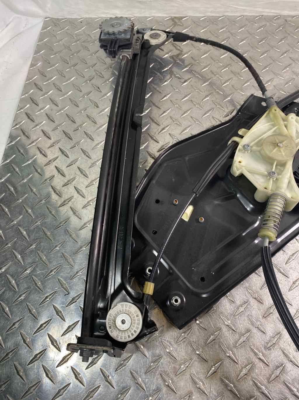 RH 14-17 MASERATI GHIBLI RIGHT PASS FRONT DOOR WINDOW REGULATOR 6700098150
