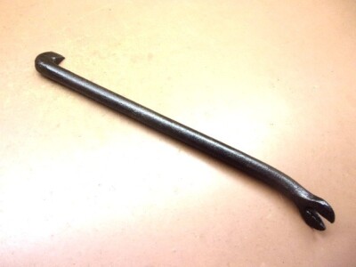 Early Hand Forged 13 1/2'' NAIL PULLER / DEMO BAR 5/8'' Round Stock Very Rugged!