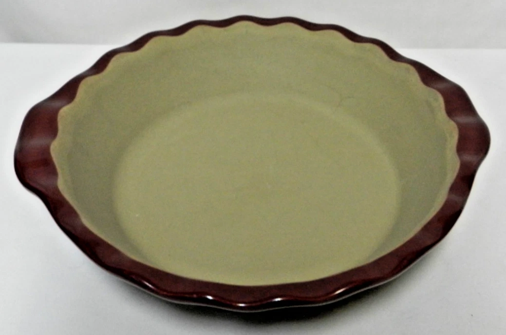 Pampered Chef Pie Plate Pan 9" Inch Fluted Deep Dish stoneware Burgundy ribbed