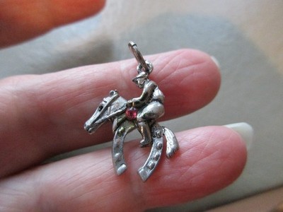 ALTER VINTAGE SILBERFARBENER KRISTALL REITEN GLÜCK HUFEISEN ANHÄNGER CHARM ANHÄNGER