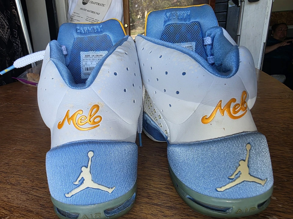 Jordan Melo 5.5 白色 Metalic Silver University 蓝色 — 第 4/4 张图片