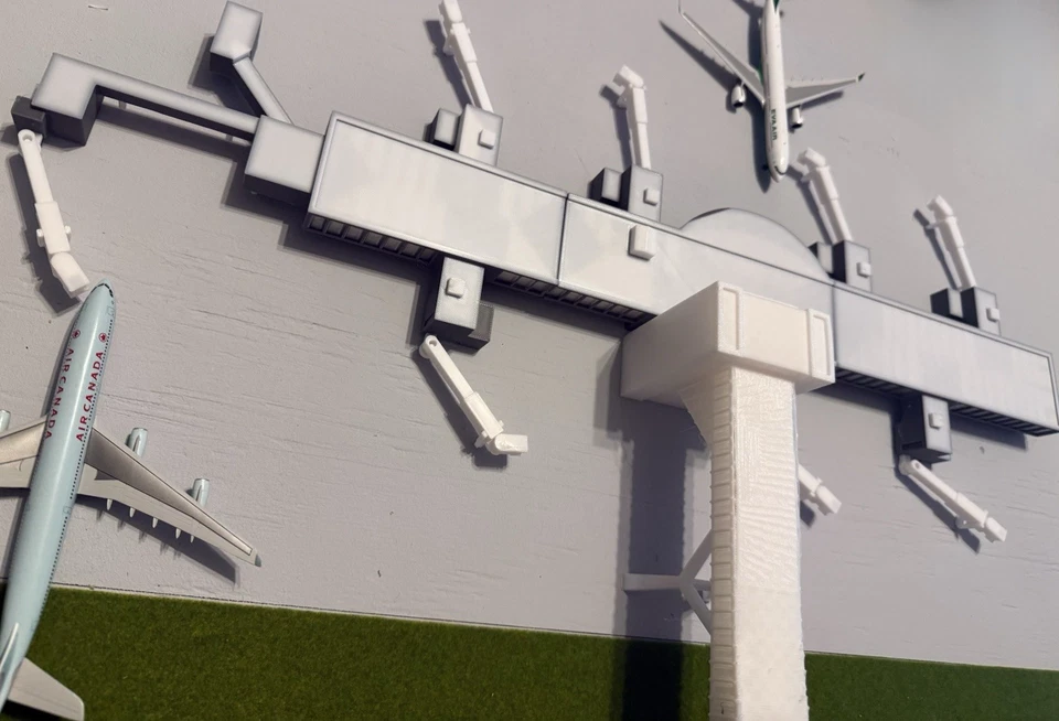 1/400 Gatwick North Terminal Concourse (8 Gates) - Image 4 of 4