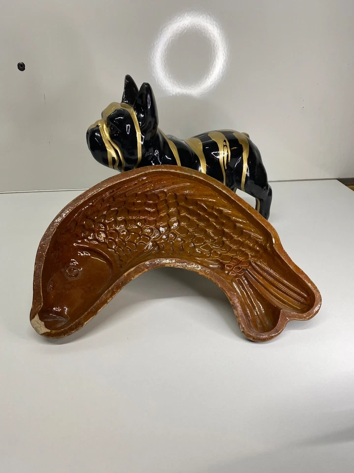 Ancien moule en terre cuite en forme de poisson carpe 1 éclat sur la bouche - Photo 2/4