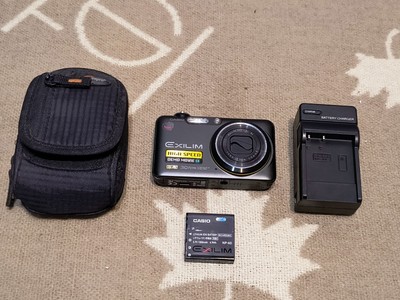 Casio EXILIM EX-FC100 9.1MP Digital Camera - Black Fully Working Great Shape