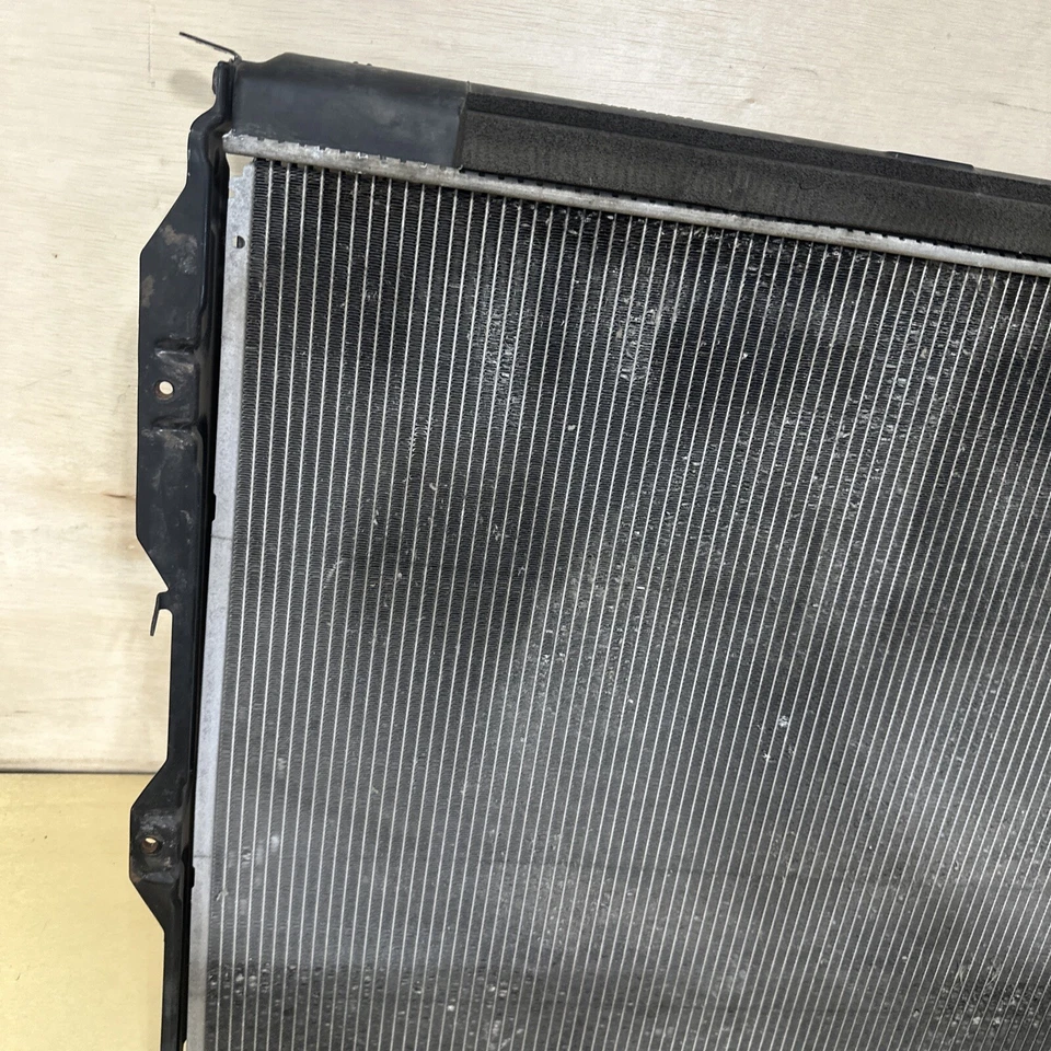 Toyota Sequoia 2001-2007 conjunto de radiador OEM Foto 3 de 4