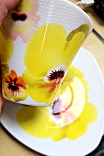 Exquisite vintage yellow Orchid cup & saucer set Ø: 7" H: 4" Leonardo Lifestyle