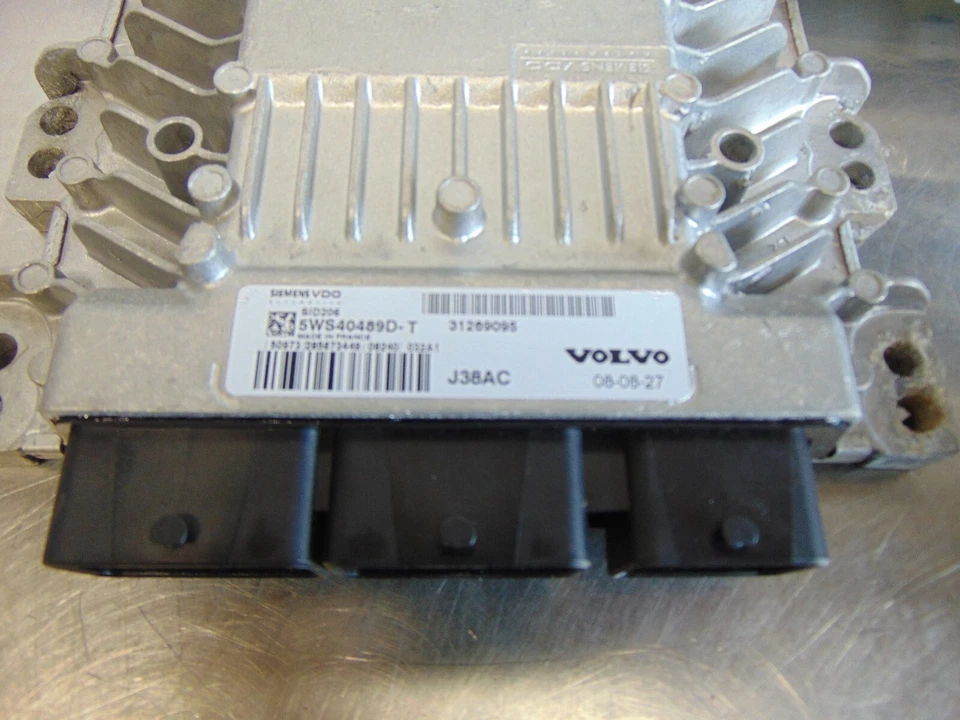 Volvo C30 ECU Kit Pre Facelift 06-10 2.0 TD Clocks keys R-Design D4204T - Image 3 of 4