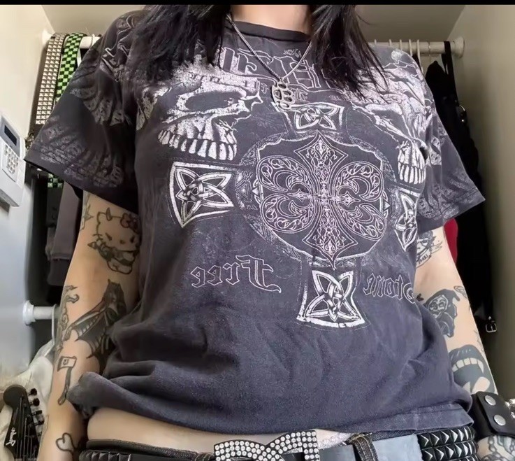 Camiseta negra con estampado gráfico de calavera cuello redondo manga corta unisex talla única