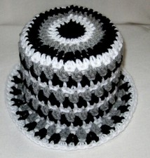 Klohut Klorollenhut Klopapierhut, Toilettenpapier Hütchen, Schwarz-Weiß-Grau