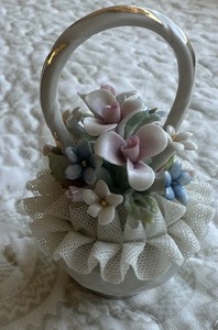 Vintage Queen Capodimonte Italian Porcelain Round Flower Basket- 3” Exc. Shape