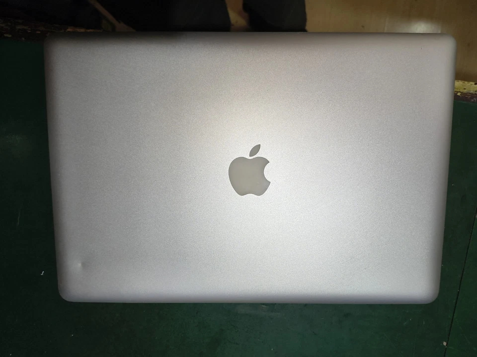 APPLE MacBook Pro 15" Mid 2010 A1286 - NON FUNZIONANTE O PER RICAMBIO - Immagine 4 di 4