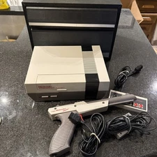 Nintendo Entertainment System NES Video Game Console NES-001 Gray