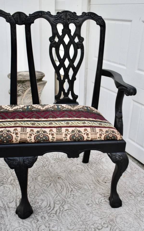 Banco estilo Chippendale tallado vintage en acabado negro Foto 3 de 4