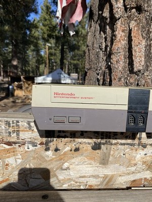1985 Nintendo Vintage Entertainment Systems with 2 Games Super Mario Bros