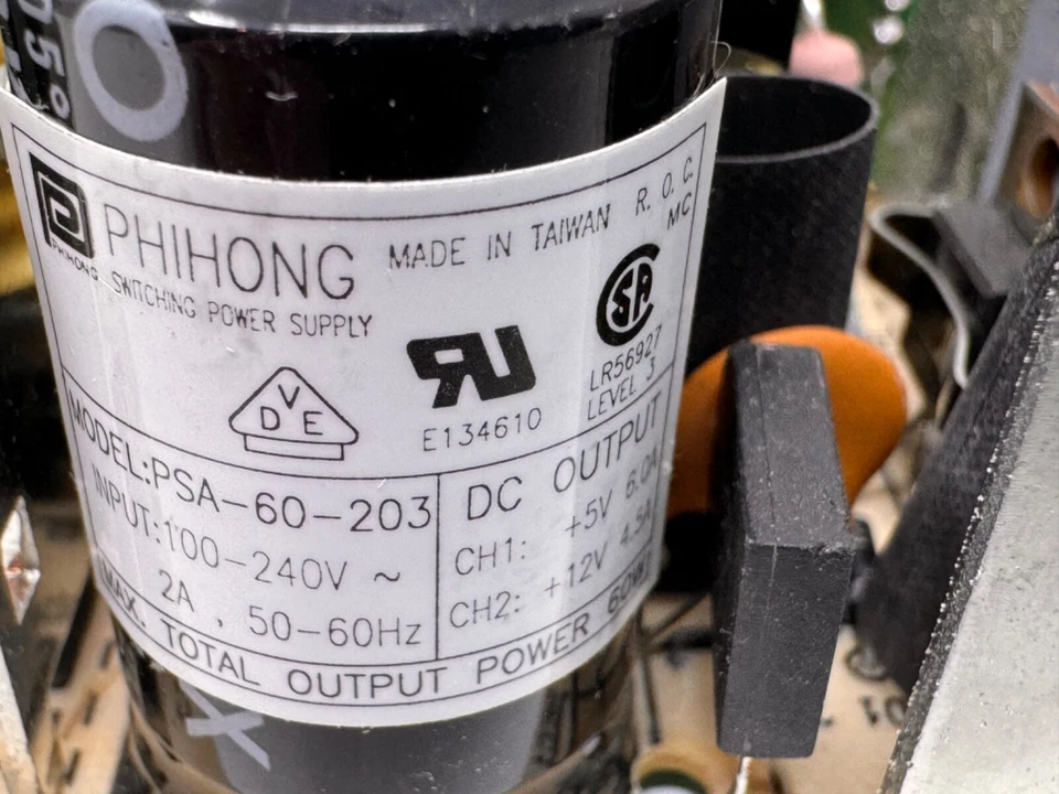 FUENTE DE ALIMENTACIÓN CONMUTADA PHIHONG PSA60203 100-240VAC 50-60HZ, POTENCIA DE SALIDA 60W Foto 3 de 4