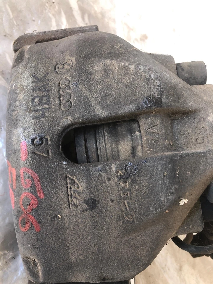 Pinza de freno delantera derecha OEM 1998-2005 VOLKSWAGEN PASSAT GLS OEM Foto 3 de 4