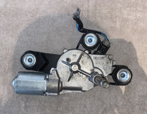 Ford Focus III 1.6TDCi Bj.12 / Wischermotor hinten BV6117K441AA 0390201205 #115