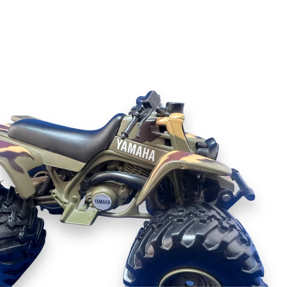 1996 Yamaha Banshee 1/12 Diecast ATV Camo New Ray Toy Figure - Image 2 of 4