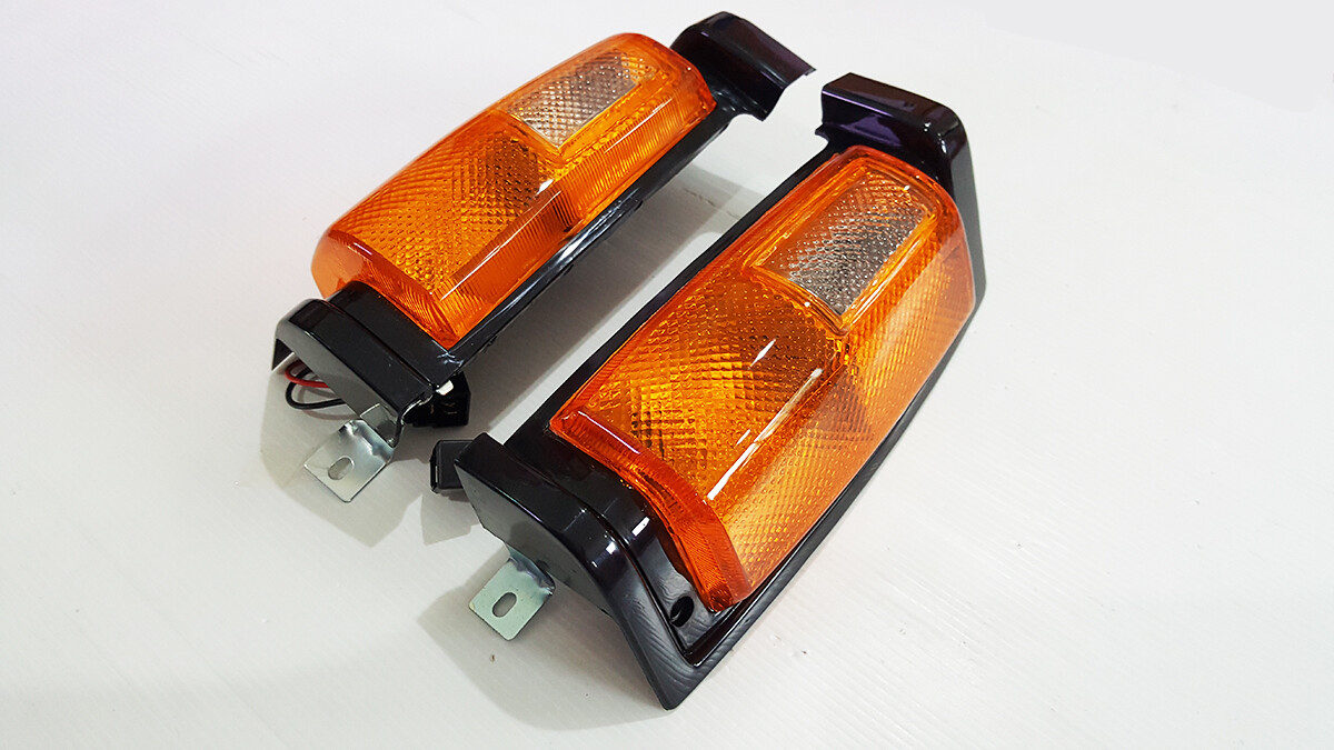 Black Side Indicator Turn Signal Lamp Light For Nissan D21 Pickup