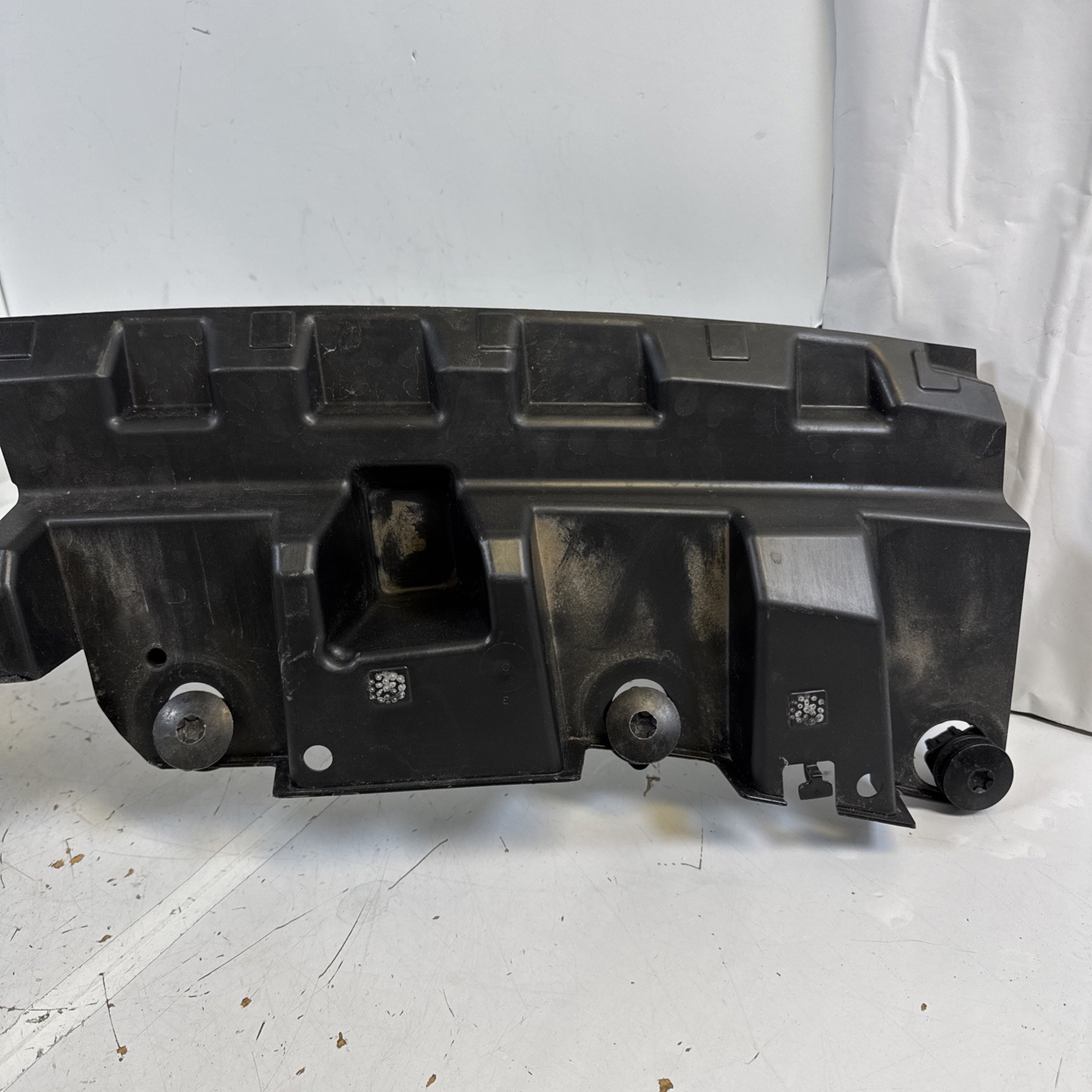 2024 Maserati Grecale Front bumper lower grill 670157347 OEM