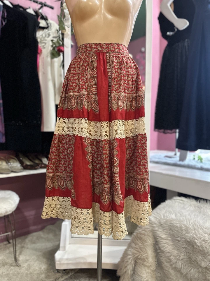 Falda Vintage Años 30 40 Algodón Floral Estampado Paisley Rojo Marfil Encaje Crochet S/M Foto 2 de 4