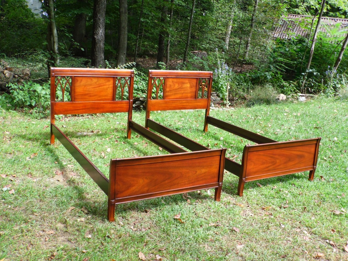 Vintage Dixie Pair Mahogany Traditional Federal Style Single Twin