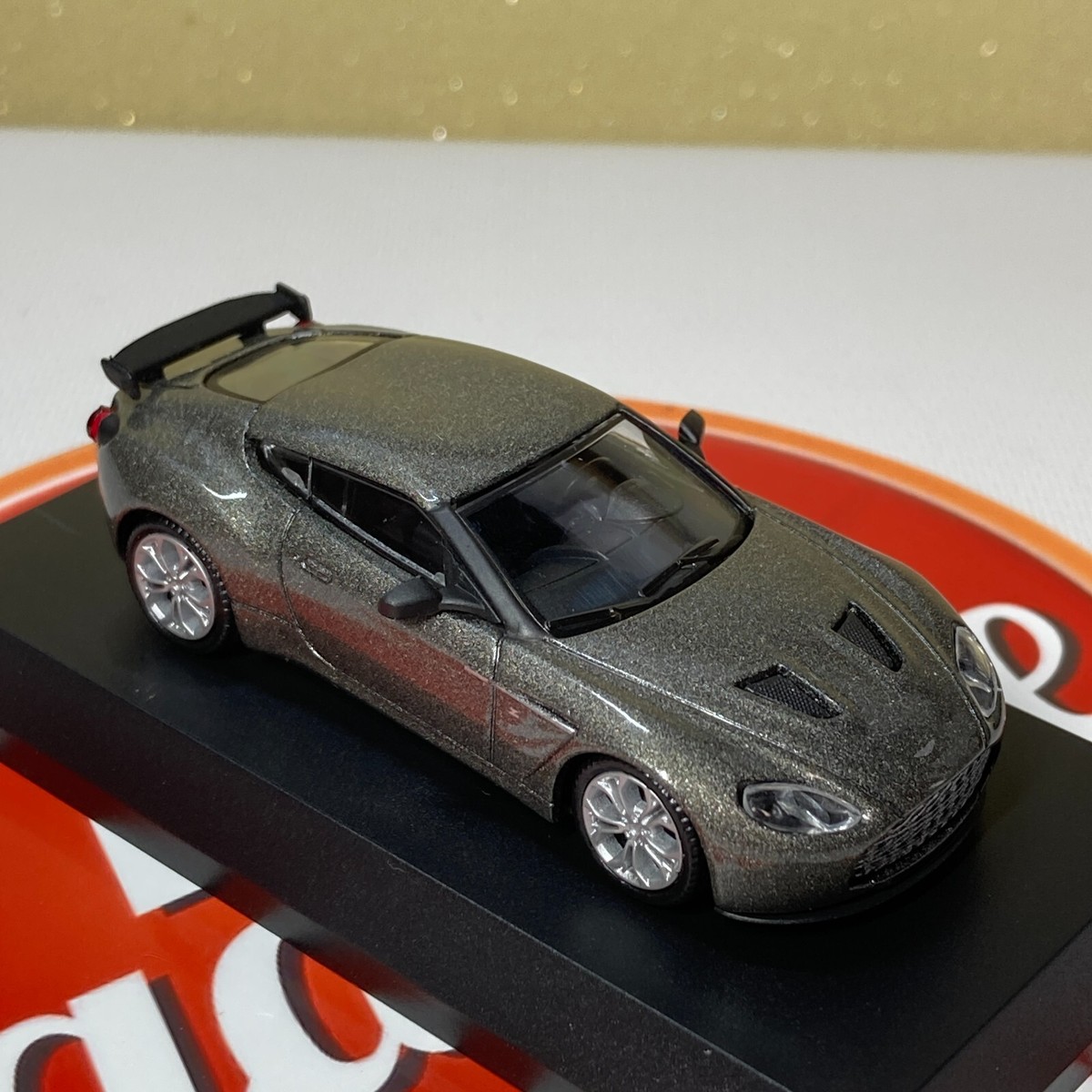 京商 1/64 ミニカー 【 ASTON MARTIN ＋ JAGUAR 】5台 Kyosho 1/64 Aston MArtin Minicar Collection Diecast Vantage