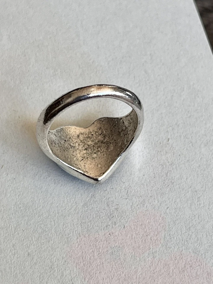 Anillo Gótico/Punk Corazones Negros En Tono Plata Talla 6.5 Foto 2 de 4