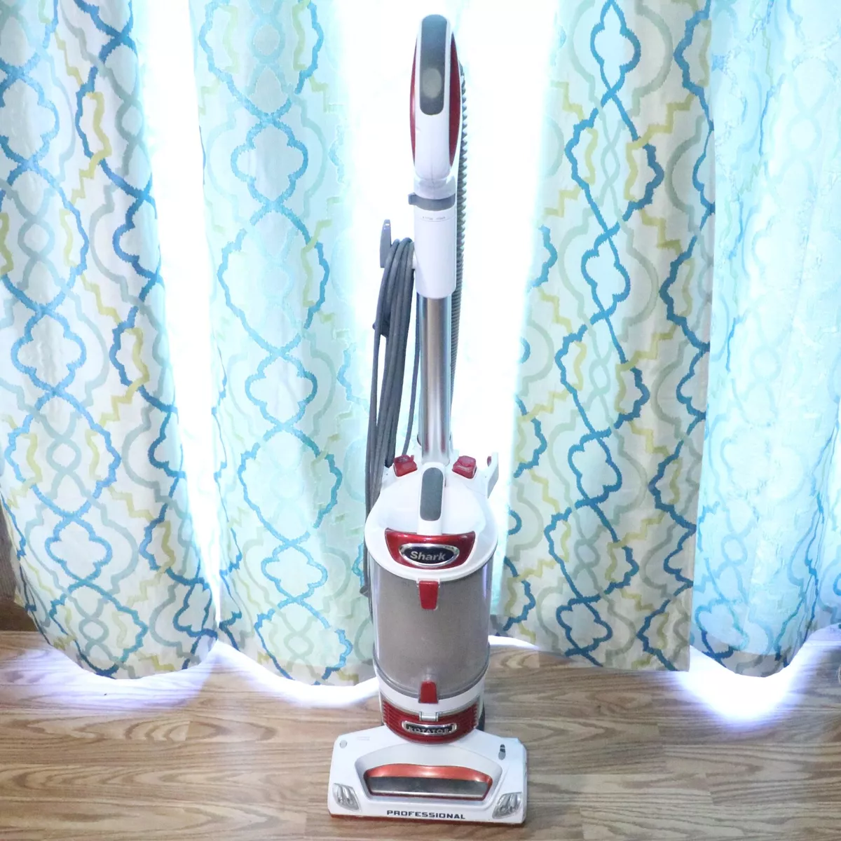 Shark Rotator Professional Lift Away Vacuum NV501