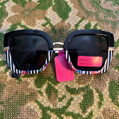 Betsy Johnson red square sunglasses, these are new never been used. s-l400.jpg main image 4
