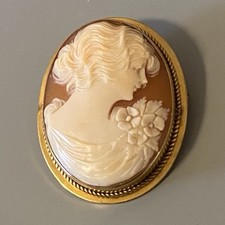 Vintage Antique YELLOW 10 KGOLD HAND CARVED SHELL CAMEO Victorian BROOCH PENDANT