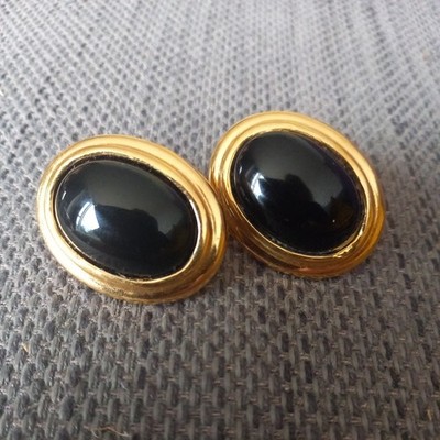 Vintage Ohrringe Papier oval schwarz Emaille goldfarben Schraubverschluss 