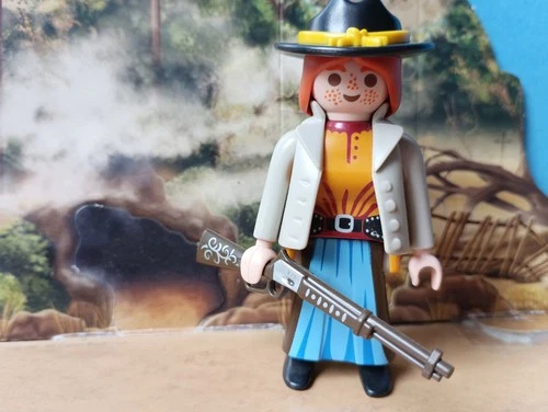 Playmobil Western - @ Beautiful Woman of the Wild West Grey Jacket and Winchester (BS)