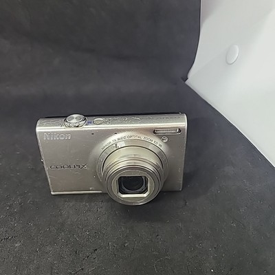 Nikon COOLPIX S6100 16.0MP Digital Camera Silver With Battery - Scratched Lens#2